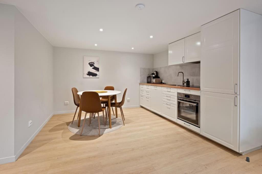 Practical Basement Apt With All Home Comforts Close To City Centre Stavanger Eksteriør bilde